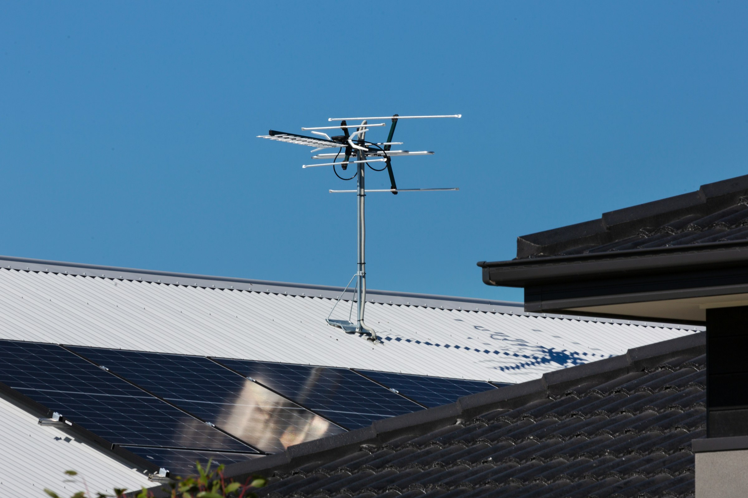 Environmental benefits of rooftop solar: panels on an Australian home